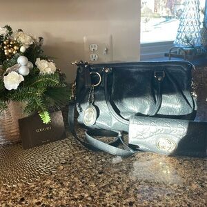 Exquisite perfect condition Gucci leather bag and wallet set